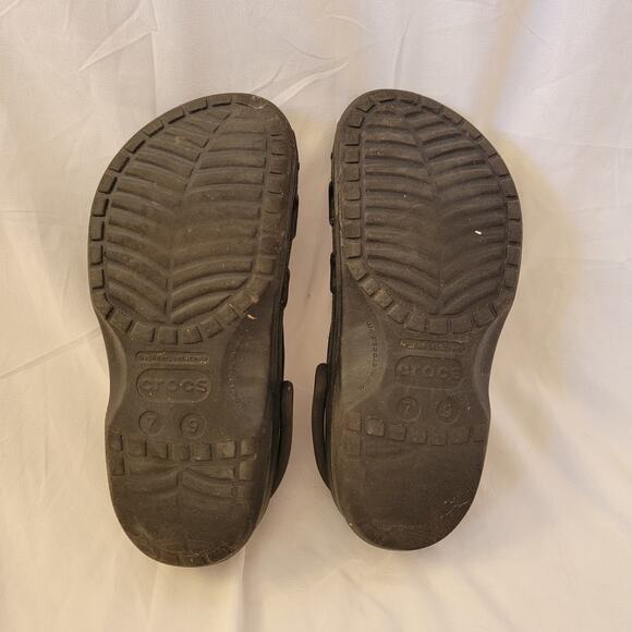 Crocs Black Closed Toe Slip On Classic Clog Unisex Mens Size 7 Womens Size 9 - Picture 6 of 10